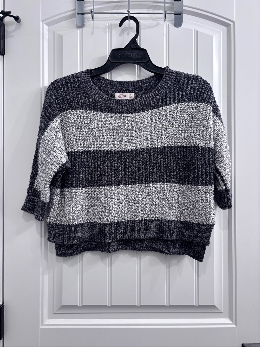 Hollister Short-Sleeve Cropped Crewneck Sweater in Gray and Charcoal